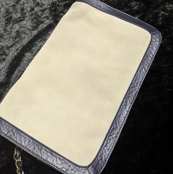 Le Chateau Faux Suede Shoulder Bag - Picture 2 of 3